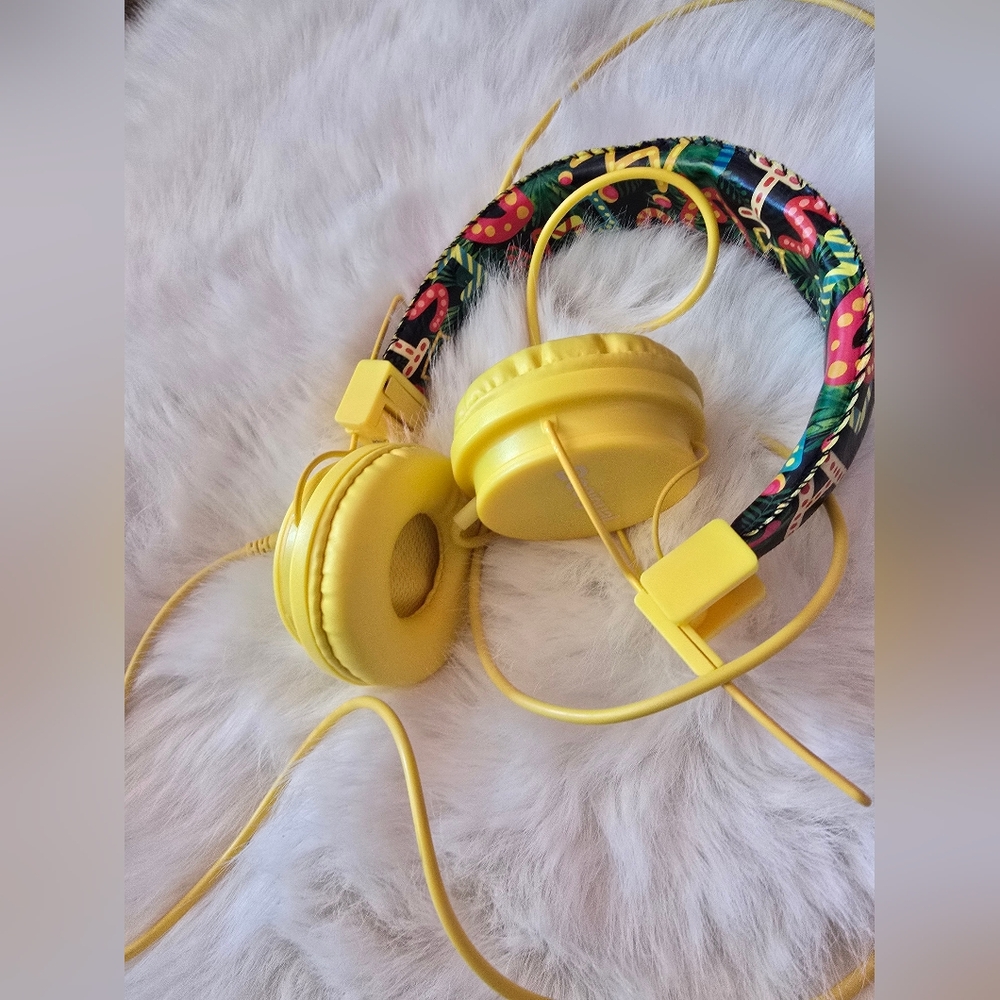 🎧 Desigual Yellow Headphones
